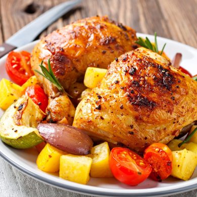 Firefly_Cuisses de poulet rôties et légumes au four 322979
